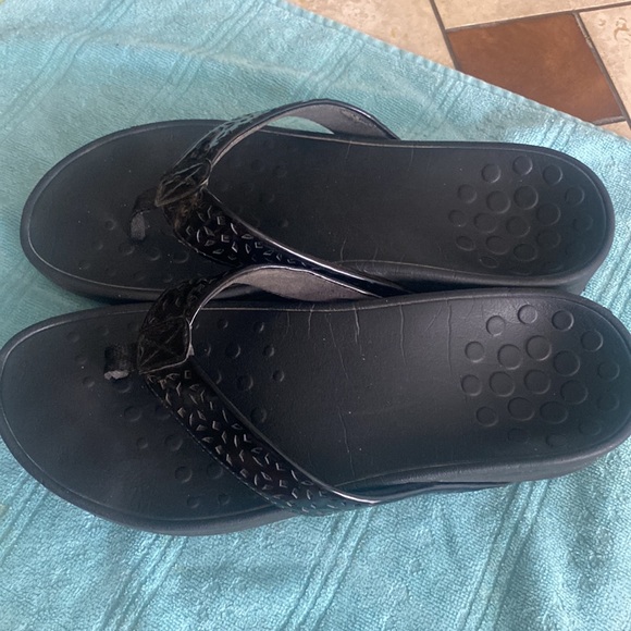 Women’s Vionic Laser Cut Leather and Fabric Black- Tide II Flip Flop, Sz. U.S. 8 - Picture 3 of 8